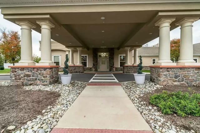 Exterior_Entrance_Memory-Care-1